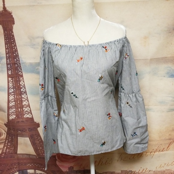 ⭐️ Gypsies  & Moondust off shoulder top - Picture 2 of 8